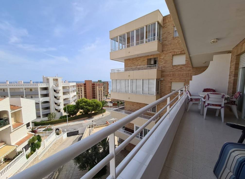Resale - Apartment - Arenales del Sol - Segunda linea playa
