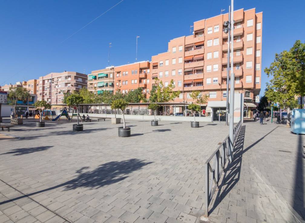 Alquiler - Local comercial - Elche - Plaza Madrid