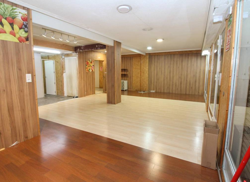 Alquiler - Local comercial - Elche - Sector Quinto