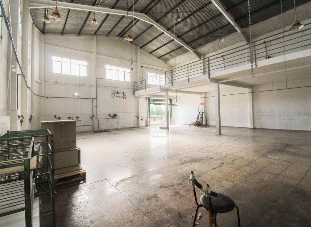 Location à long terme - Bâtiment industriel - Elche - San Crispín