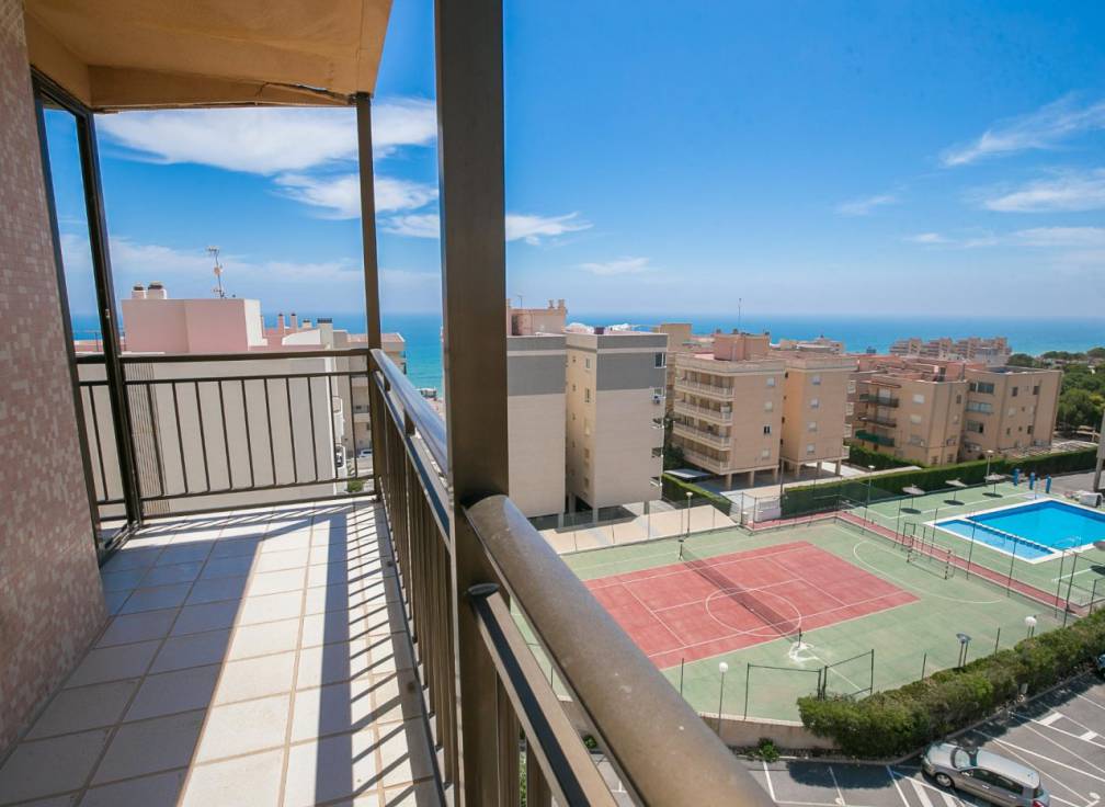 Resale - Apartment - Arenales del Sol - Tercera linea playa