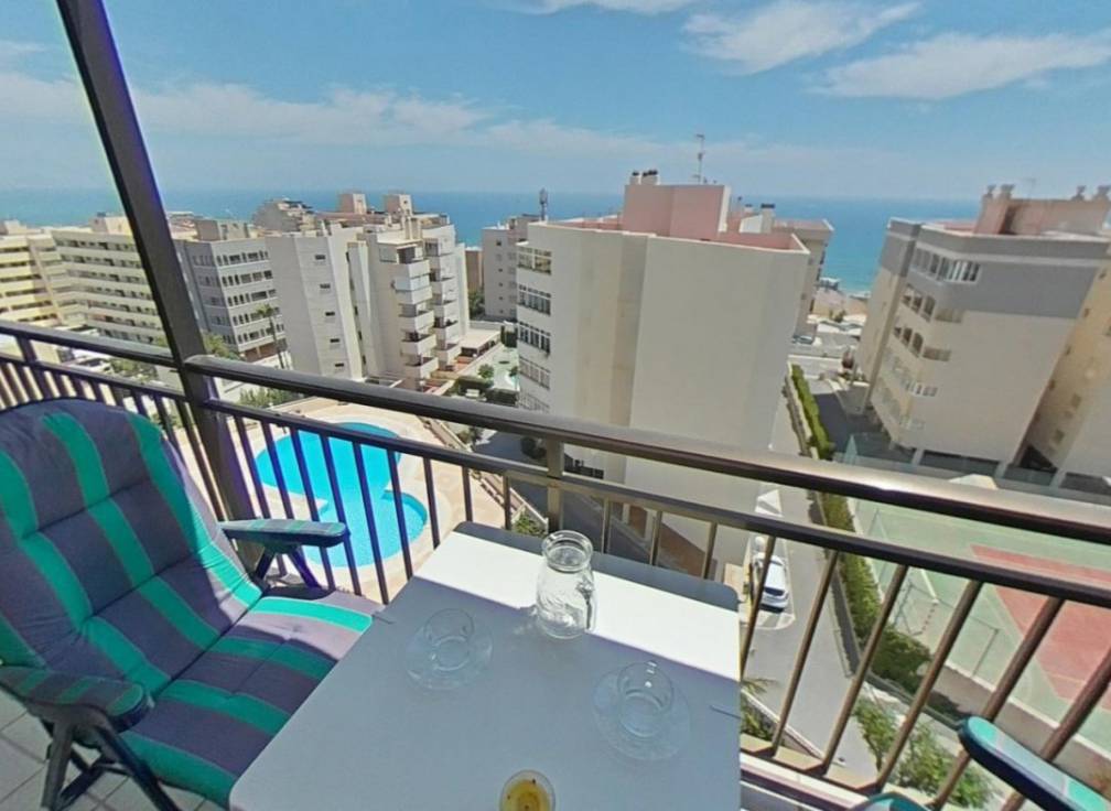 Resale - Apartment - Arenales del Sol - Tercera linea playa