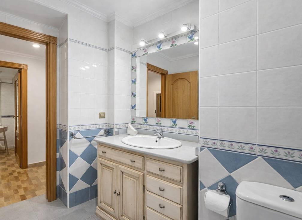 Resale - Apartment - Santa Pola - Centro