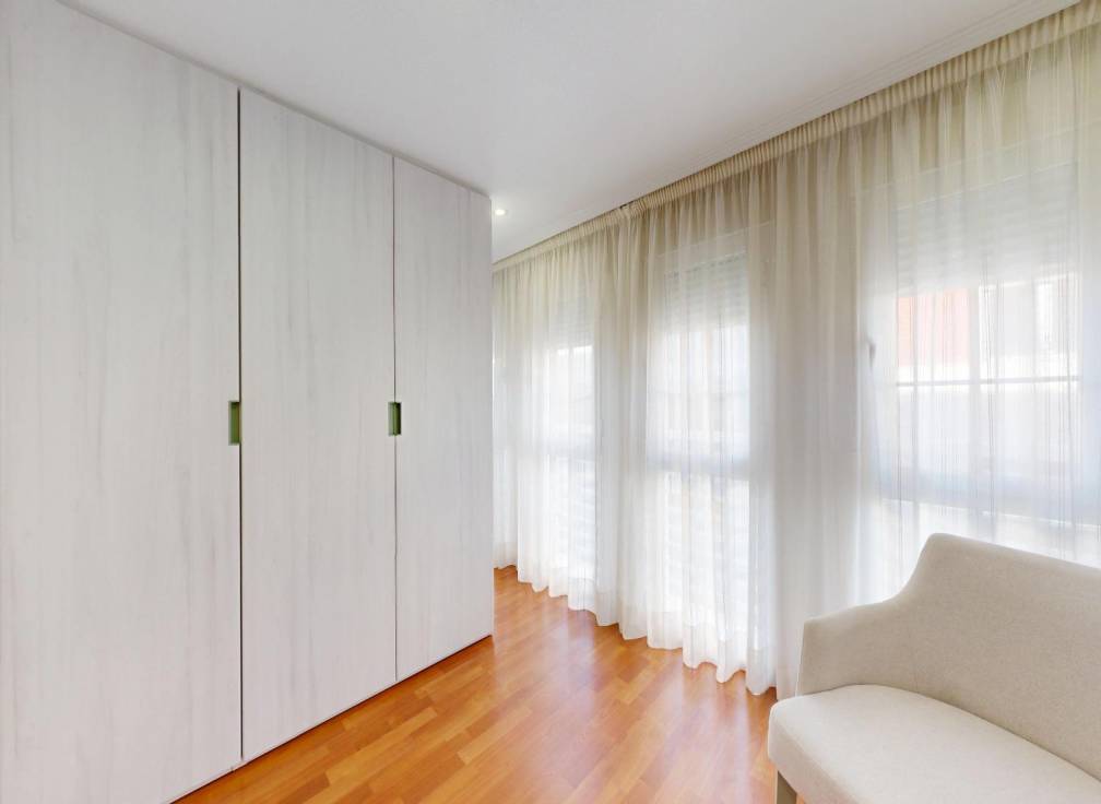 Resale - Apartment - Santa Pola - Santiago bernabeu