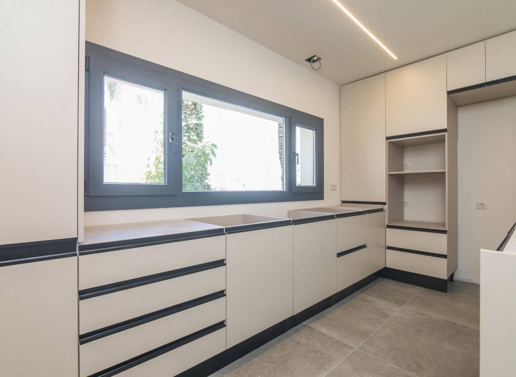 Resale -  - Elche - Raval - Puertas Coloradas