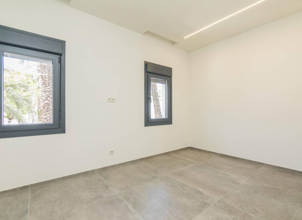 Resale -  - Elche - Raval - Puertas Coloradas