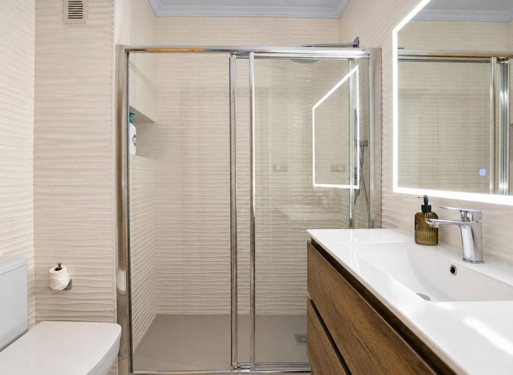 Resale - Flat - Arenales del Sol - Tercera linea playa