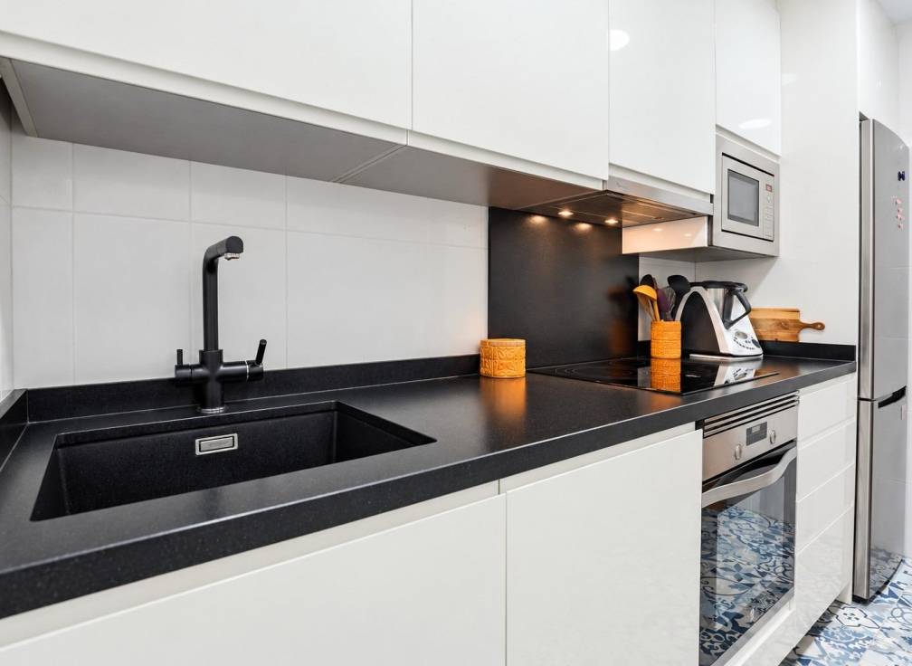 Resale - Flat - Arenales del Sol - Tercera linea playa