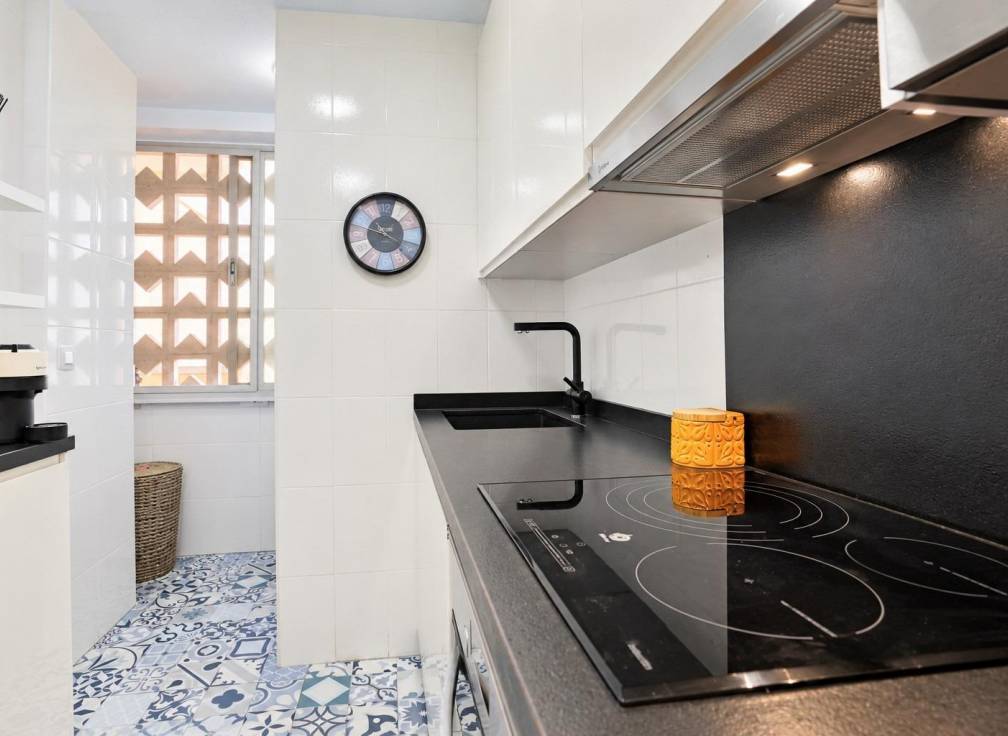 Resale - Flat - Arenales del Sol - Tercera linea playa