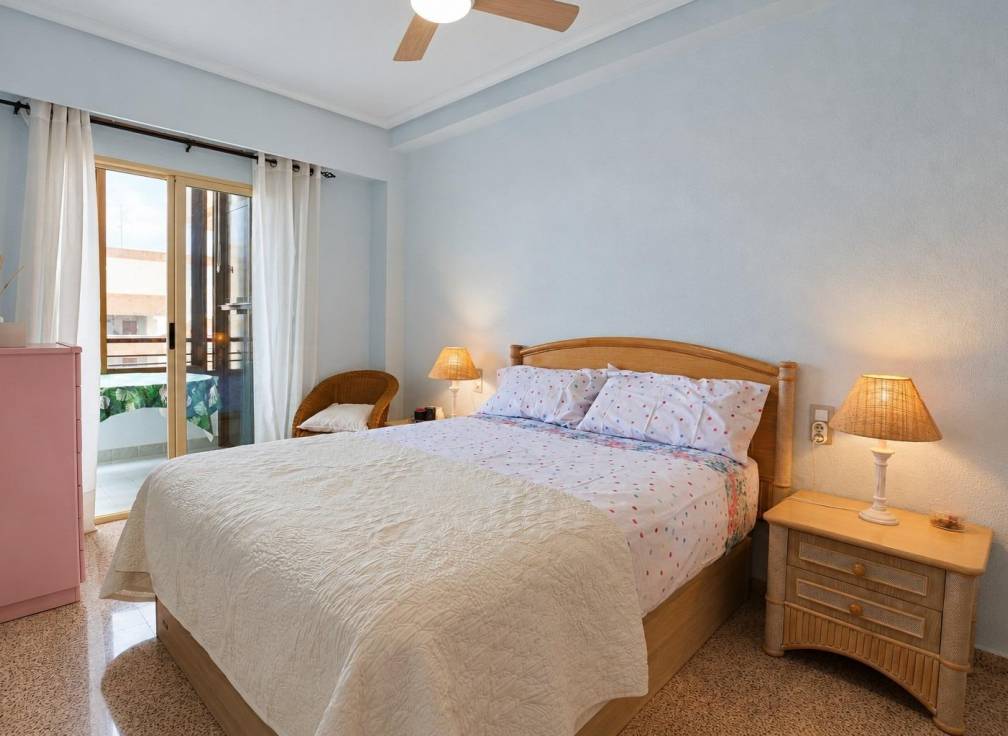 Resale - Flat - Arenales del Sol - Tercera linea playa