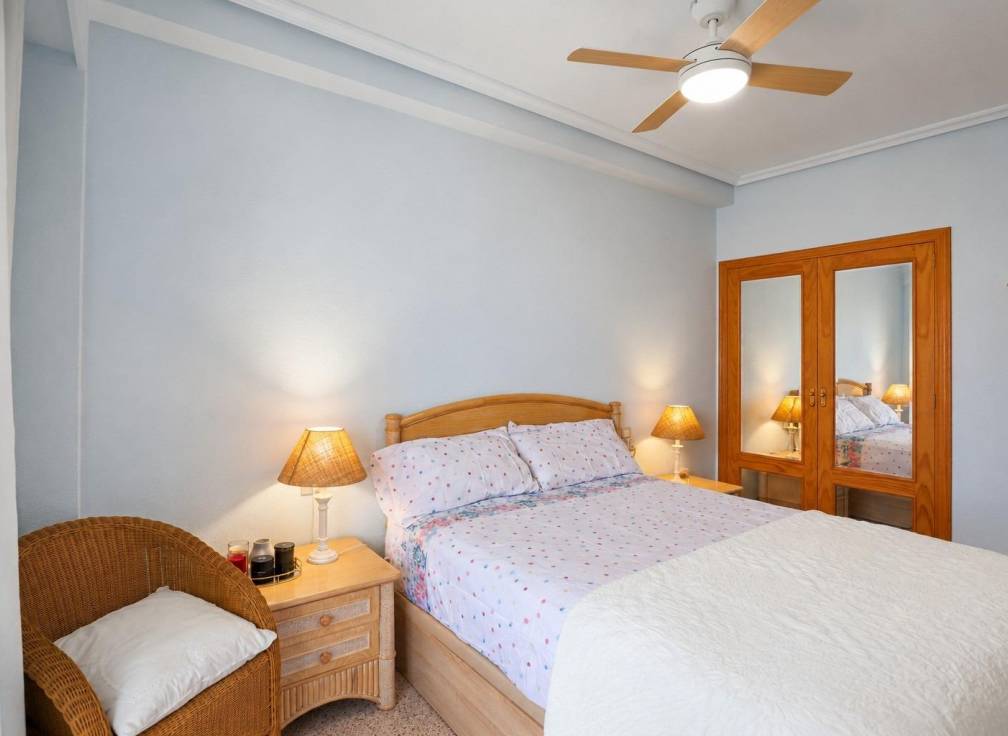 Resale - Flat - Arenales del Sol - Tercera linea playa