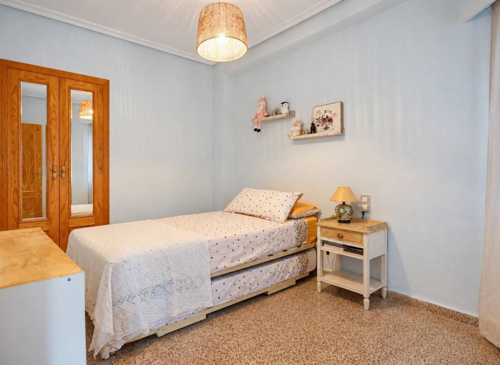 Resale - Flat - Arenales del Sol - Tercera linea playa