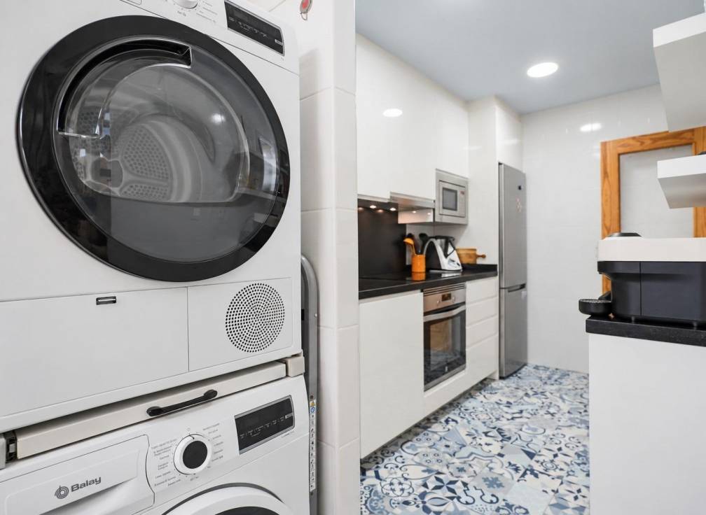 Resale - Flat - Arenales del Sol - Tercera linea playa