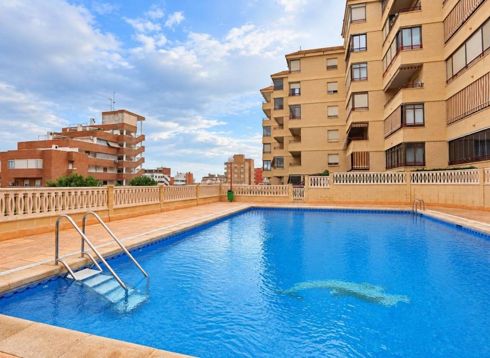 Resale - Flat - Arenales del Sol - Tercera linea playa