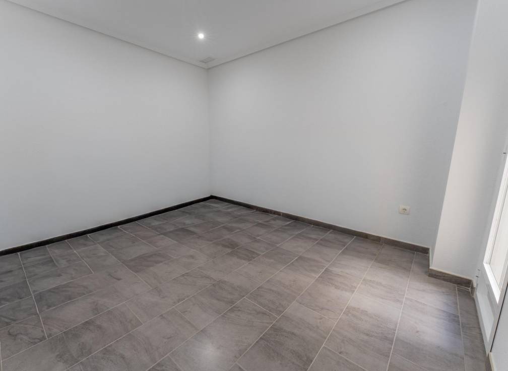 Resale - Flat - Dolores - Cervantes