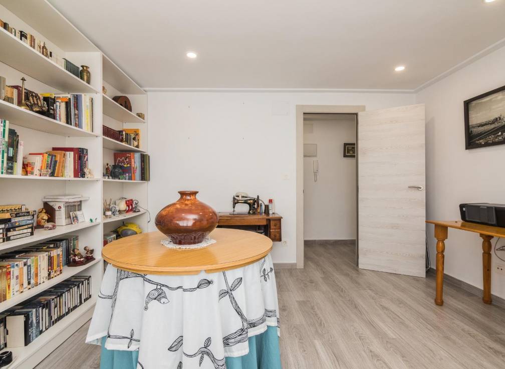 Resale - Flat - Elche - Reina Victoria-Miguel Hernández