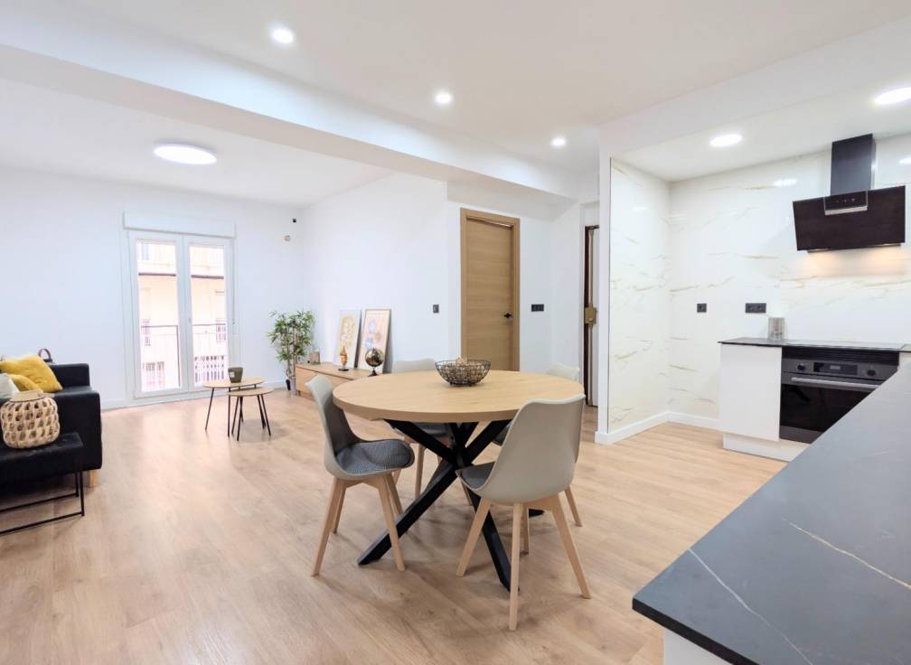 Resale - Flat - Elche - Reina Victoria-Miguel Hernández