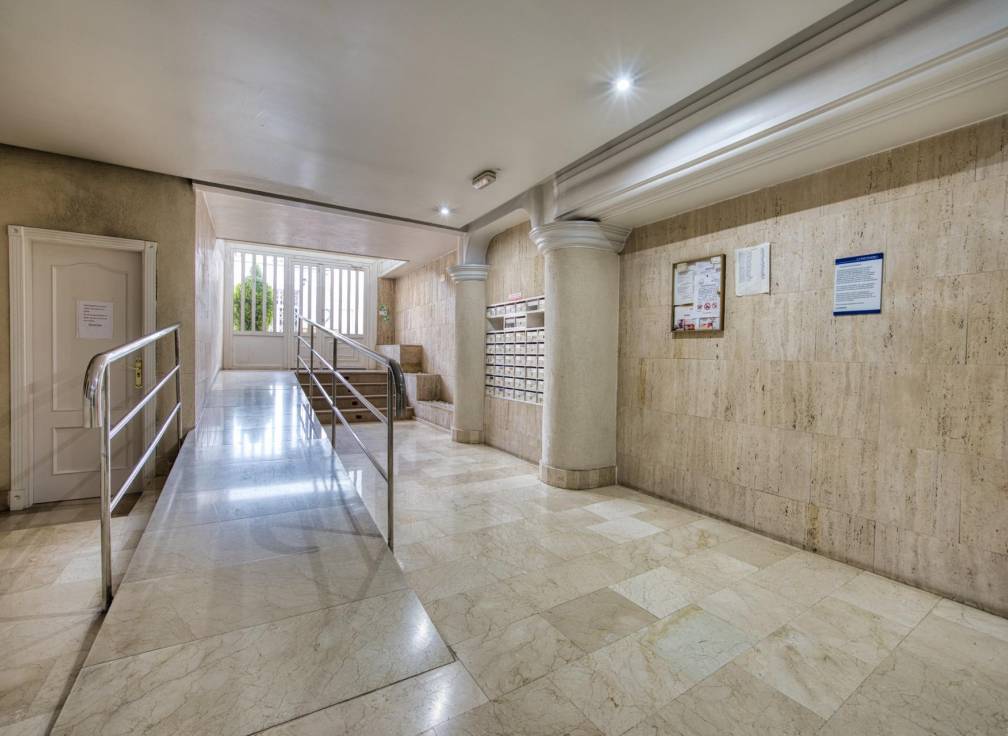 Resale - Flat - Santa Pola - Centro