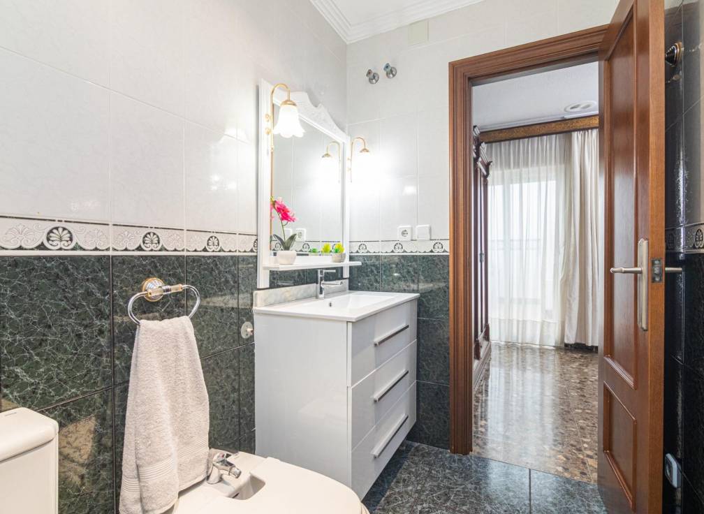 Resale - Ground floor - Elche - Carrús Este