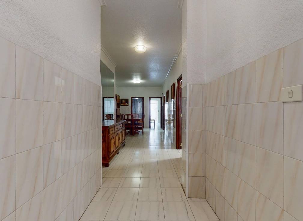 Resale - Ground floor - Elche - Plaza Crevillente