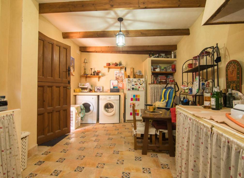 Resale - House - Algueña - Comunidad valenciana