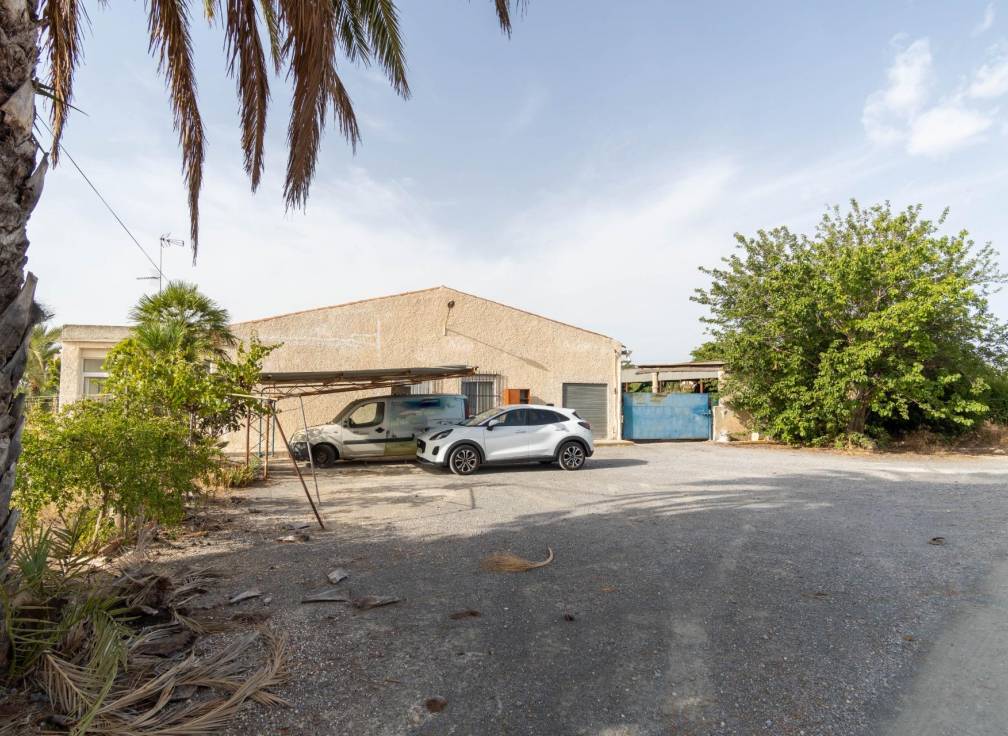 Resale - House with land - Elche Pedanías - Jubalcoi-Saladas