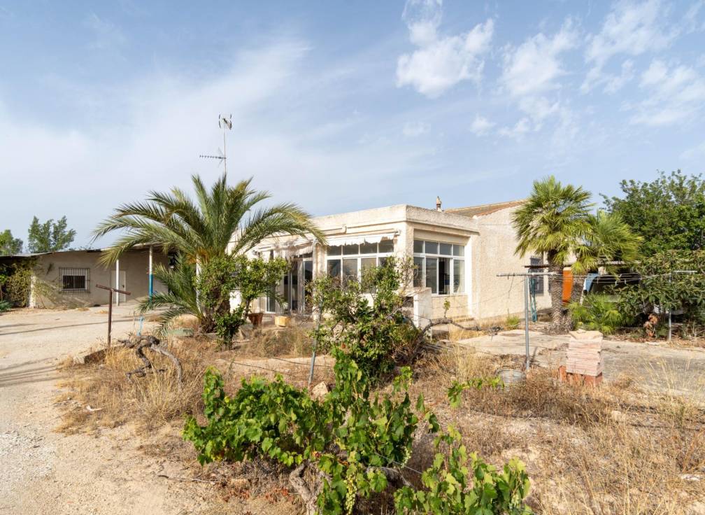 Resale - House with land - Elche Pedanías - Jubalcoi-Saladas