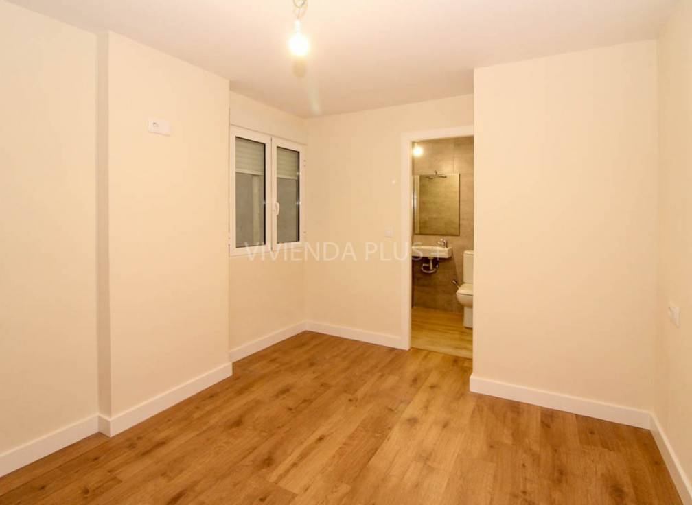 Resale - Mezzanine - Elche - Asilo - Pisos Azules