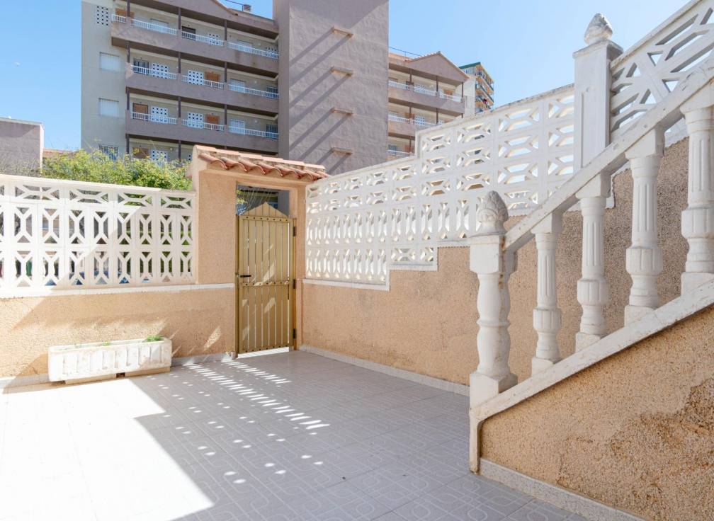 Resale - Townhouse - Arenales del Sol - Zona paseo maritimo