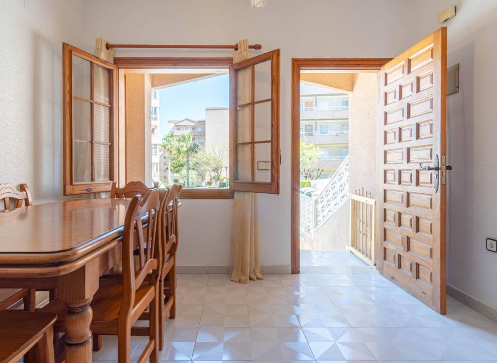 Resale - Townhouse - Arenales del Sol - Zona paseo maritimo