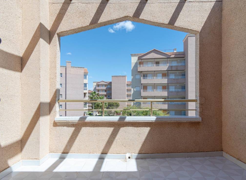 Resale - Townhouse - Arenales del Sol - Zona paseo maritimo