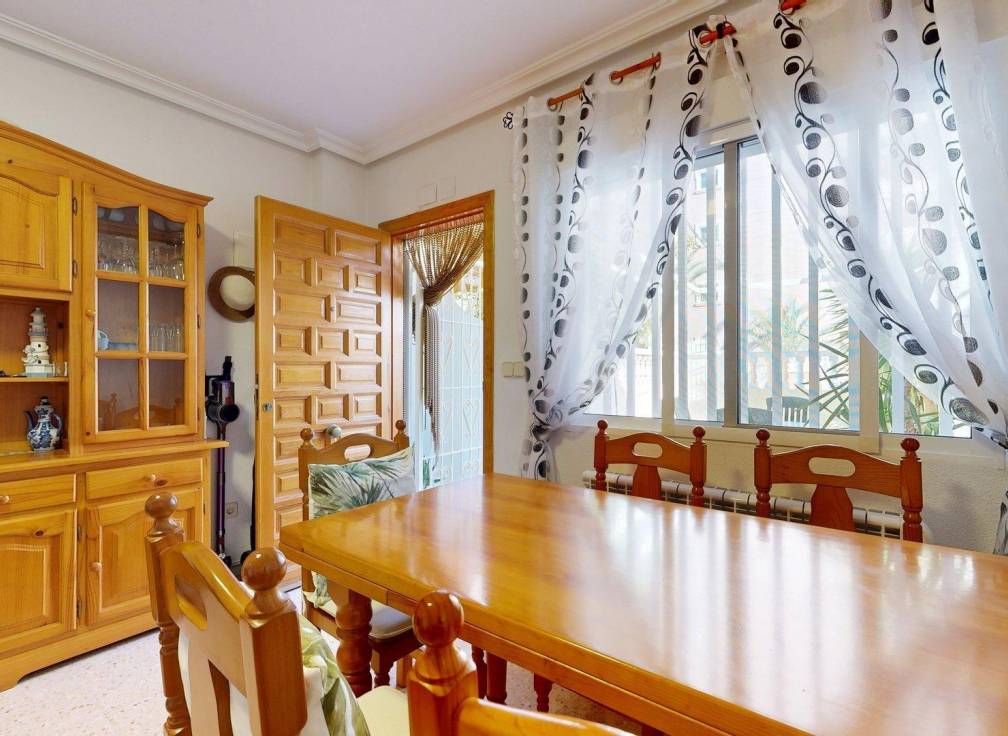 Resale - Townhouse - Arenales del Sol