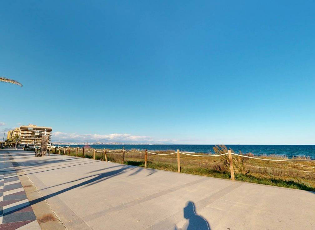 Resale - Townhouse - Arenales del Sol