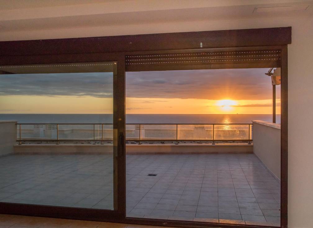 Resale - Townhouse - Arenales del Sol