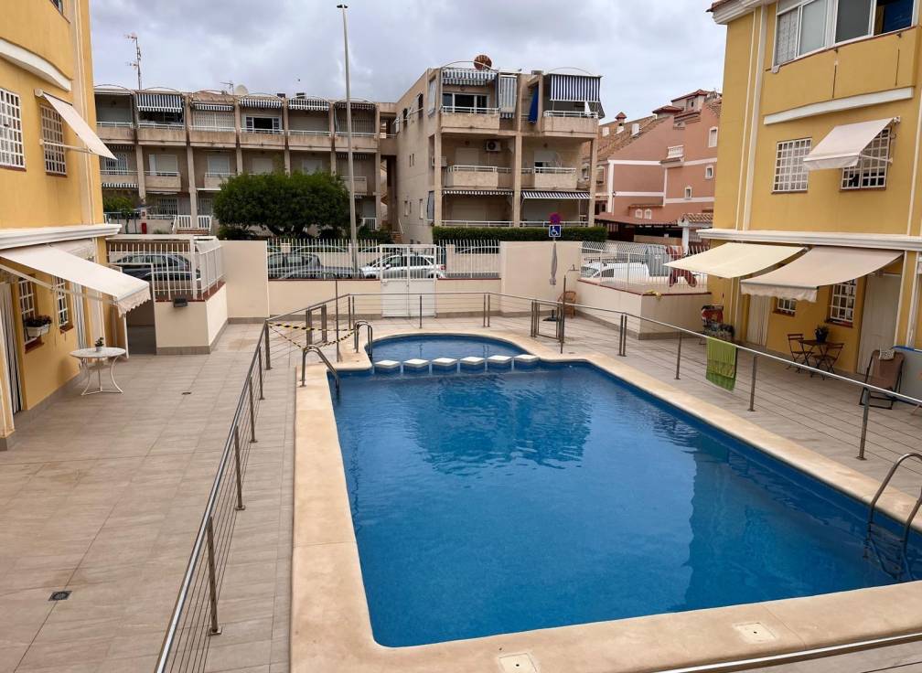 Resale - Townhouse - Santa Pola - Santiago bernabeu