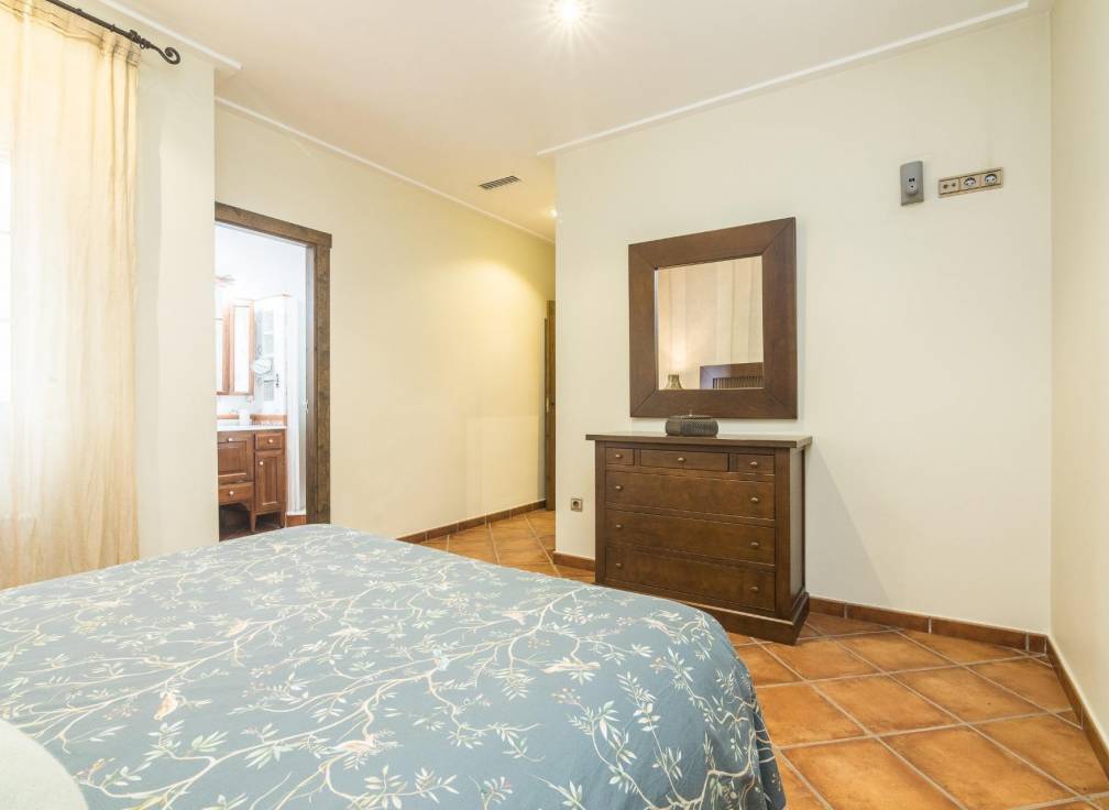 Resale - Triplex - Elche - Corazon de Jesus