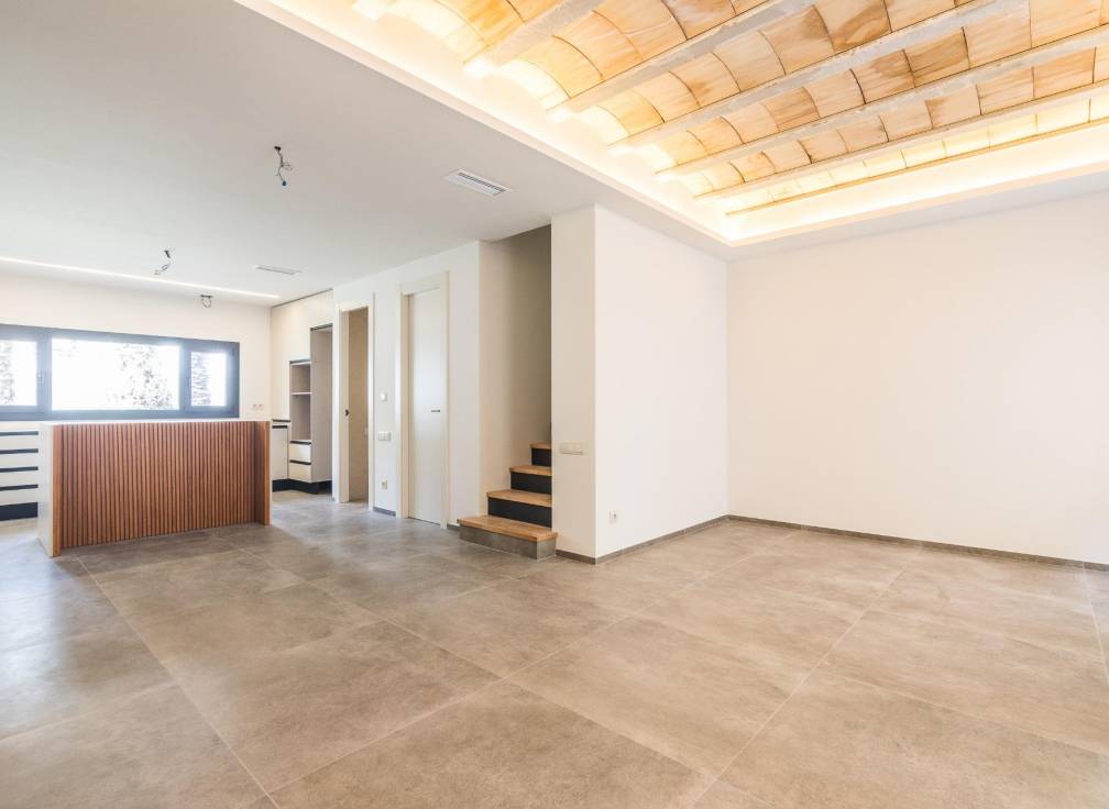 Resale - Triplex - Elche - Raval - Puertas Coloradas