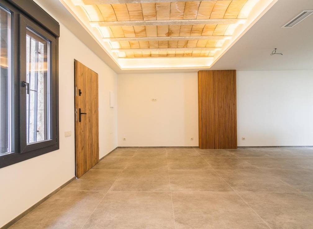 Resale - Triplex - Elche - Raval - Puertas Coloradas