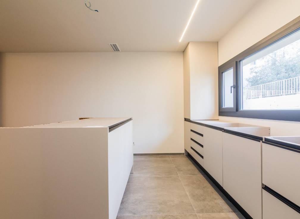 Resale - Triplex - Elche - Raval - Puertas Coloradas