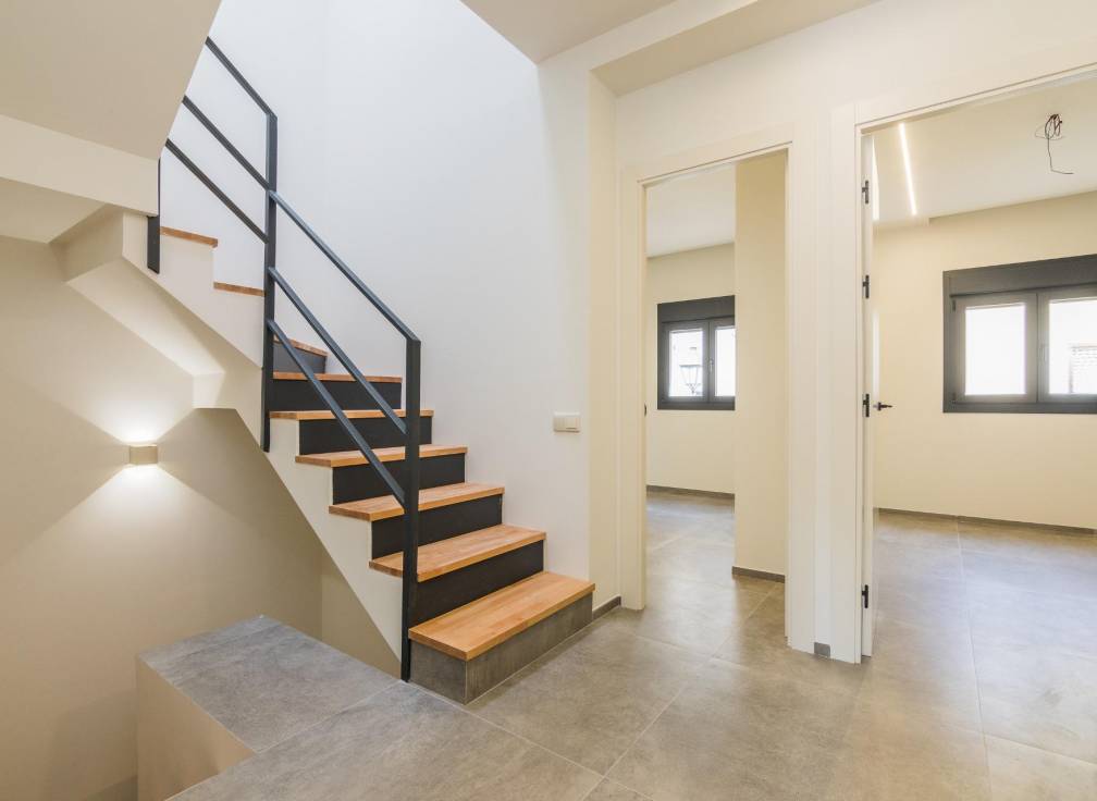 Resale - Triplex - Elche - Raval - Puertas Coloradas