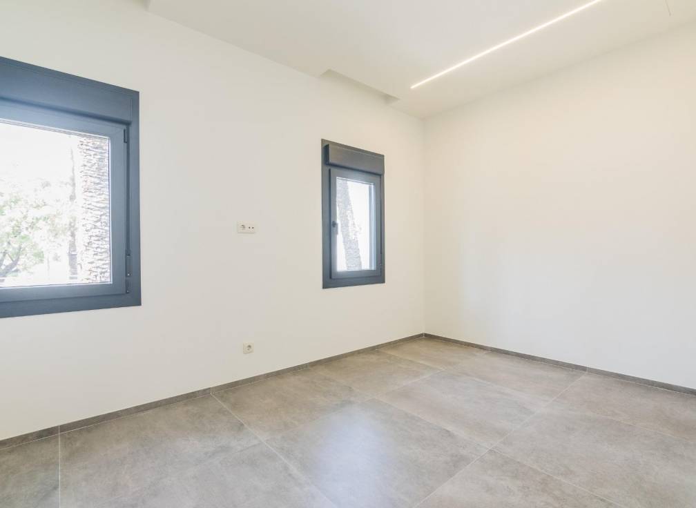 Resale - Triplex - Elche - Raval - Puertas Coloradas