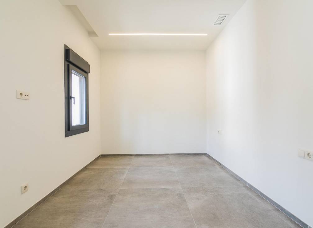 Resale - Triplex - Elche - Raval - Puertas Coloradas