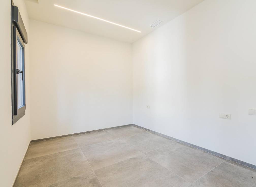 Resale - Triplex - Elche - Raval - Puertas Coloradas