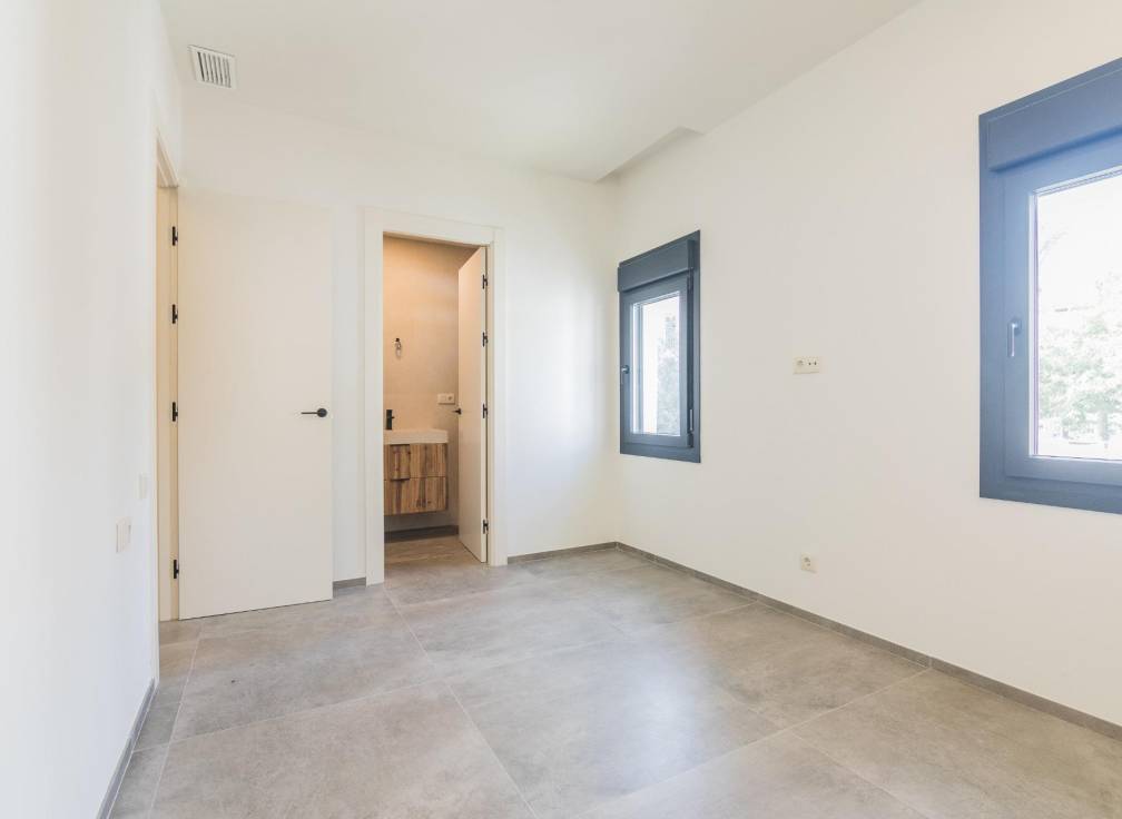 Resale - Triplex - Elche - Raval - Puertas Coloradas