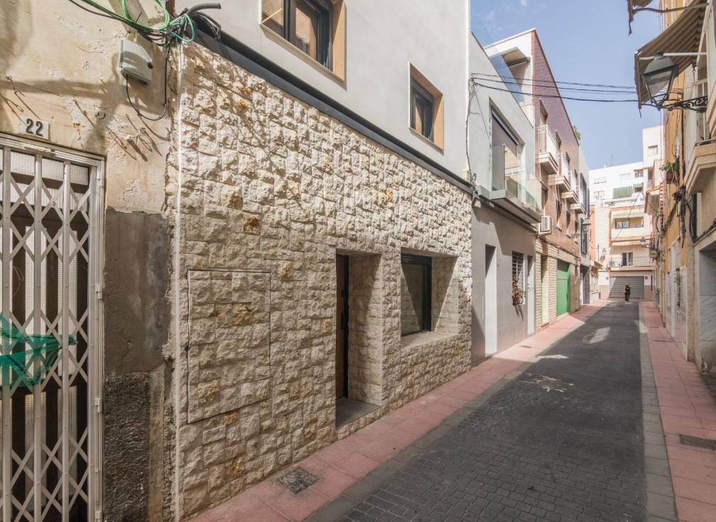 Resale - Triplex - Elche - Raval - Puertas Coloradas