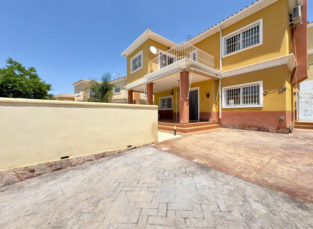 Resale - Villa - Aspe - Santa Elena