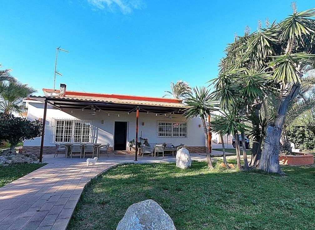 Resale - Villa - Elche Pedanías - Peña las Águilas