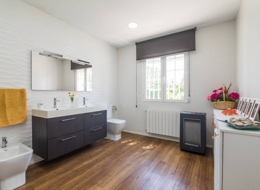 Resale - Villa - Elche