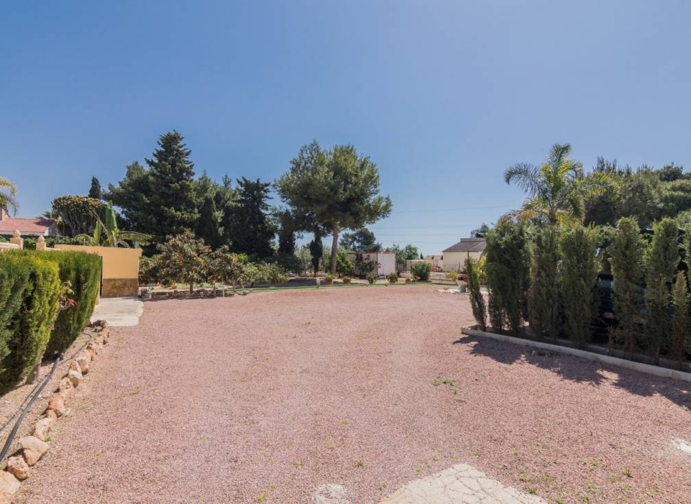 Resale - Villa - Elche