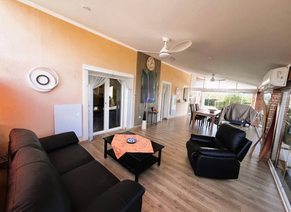 Resale - Villa - Jacarilla